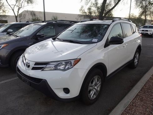 Used 2015 Toyota RAV4 LE image 1
