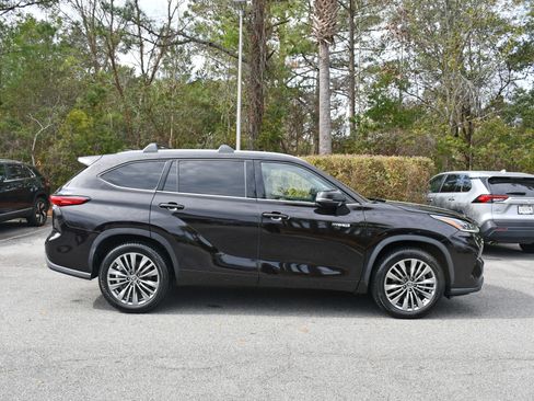 Certified 2021 Toyota Highlander Platinum image 5