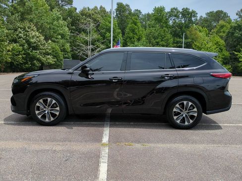 Used 2022 Toyota Highlander XLE FWD image 7