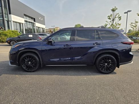 Used 2024 Toyota Highlander XSE AWD/4WD image 12