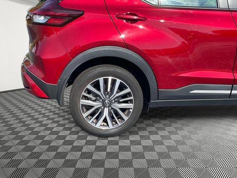 Used 2023 Nissan Kicks SR w/ SR Premium Package FWD image 7