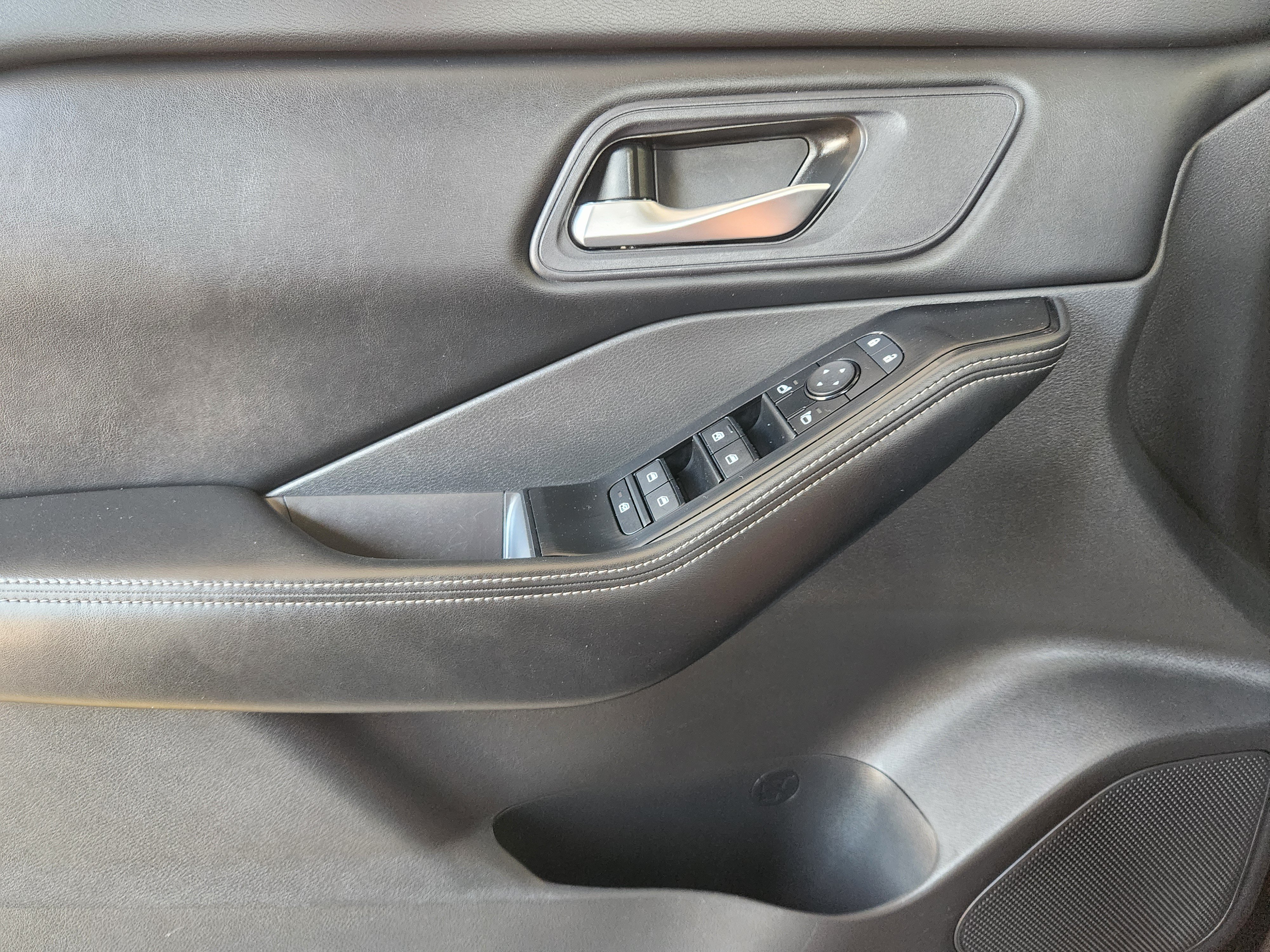 Used 2024 Nissan Rogue SV AWD/4WD image 21