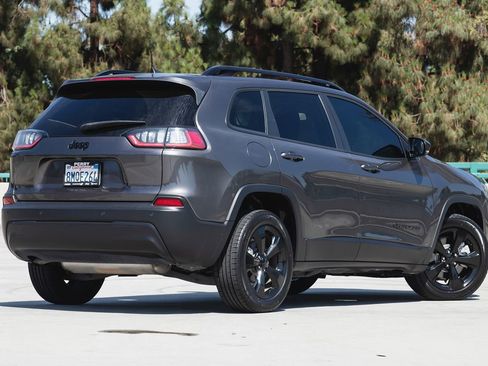 Used 2019 Jeep Cherokee Latitude Plus image 2