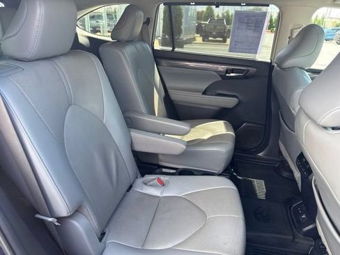 Used 2022 Toyota Highlander Limited AWD/4WD image 30