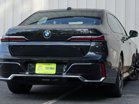 Used 2023 BMW 740i w/ Executive Package RWD image 5