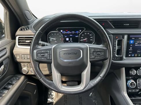 Used 2021 GMC Yukon Denali w/ Denali Premium Package AWD/4WD image 12