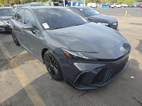 Used 2025 Toyota Camry SE w/ Convenience Package image 1