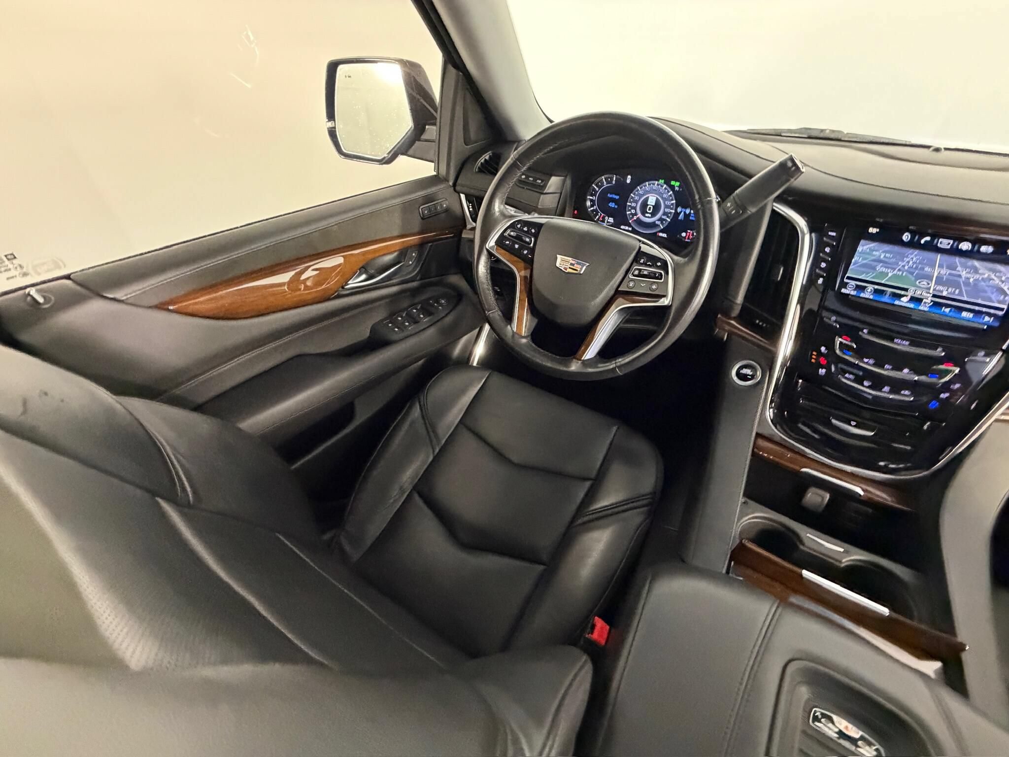 Used 2019 Cadillac Escalade Premium Luxury AWD/4WD image 9
