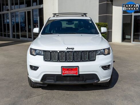 Used 2017 Jeep Grand Cherokee Altitude AWD/4WD image 2