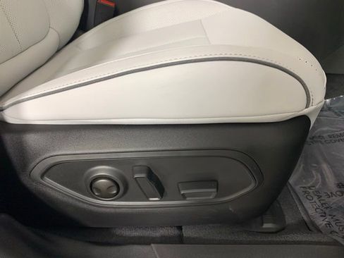 Used 2025 Jeep Wagoneer S Limited image 24