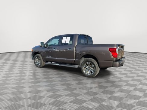 Used 2018 Nissan Titan SL w/ Chrome Package image 6