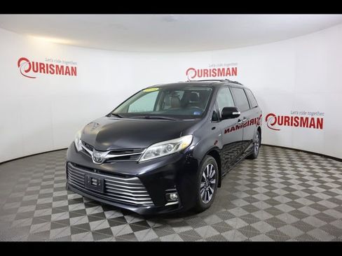 Used 2018 Toyota Sienna Limited Premium w/ Carpet Mat Package image 4