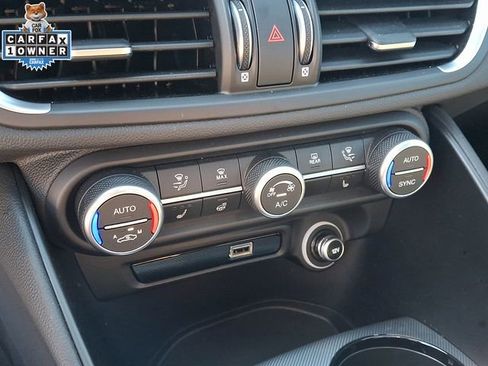 Used 2025 Alfa Romeo Giulia AWD image 17