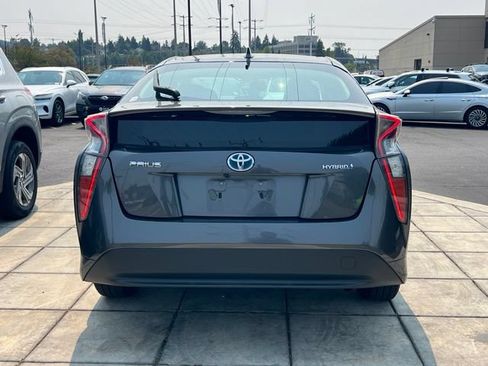 Used 2016 Toyota Prius Two FWD image 6