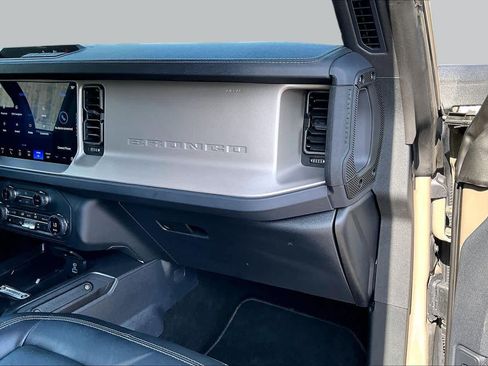 Certified 2025 Ford Bronco Outer Banks AWD/4WD image 19