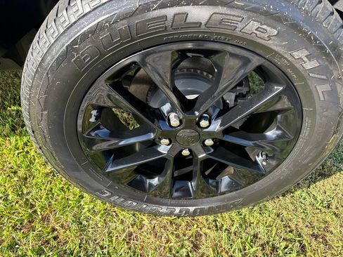Used 2022 Jeep Wrangler Unlimited Sahara AWD/4WD image 3