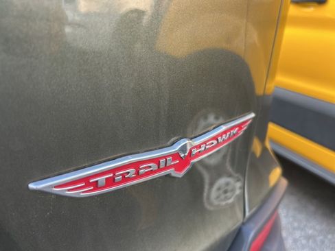 Used 2019 Jeep Cherokee Trailhawk w/ Cold Weather Group AWD/4WD image 9