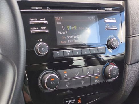 Used 2017 Nissan Rogue S image 25