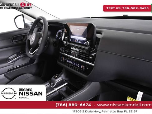New 2024 Nissan Pathfinder SV w/ SV Premium Package image 30
