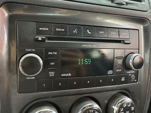 Used 2011 Dodge Challenger image 21