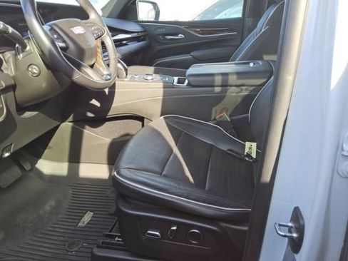 Used 2021 Cadillac Escalade Premium Luxury AWD/4WD image 2