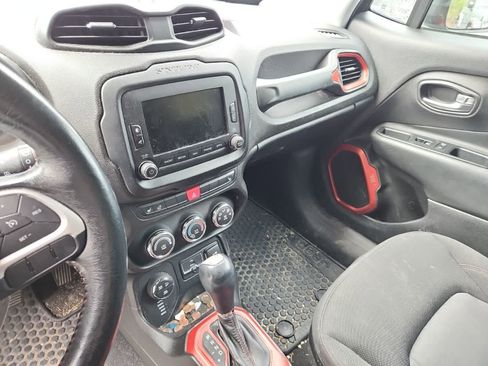 Used 2017 Jeep Renegade Trailhawk image 10