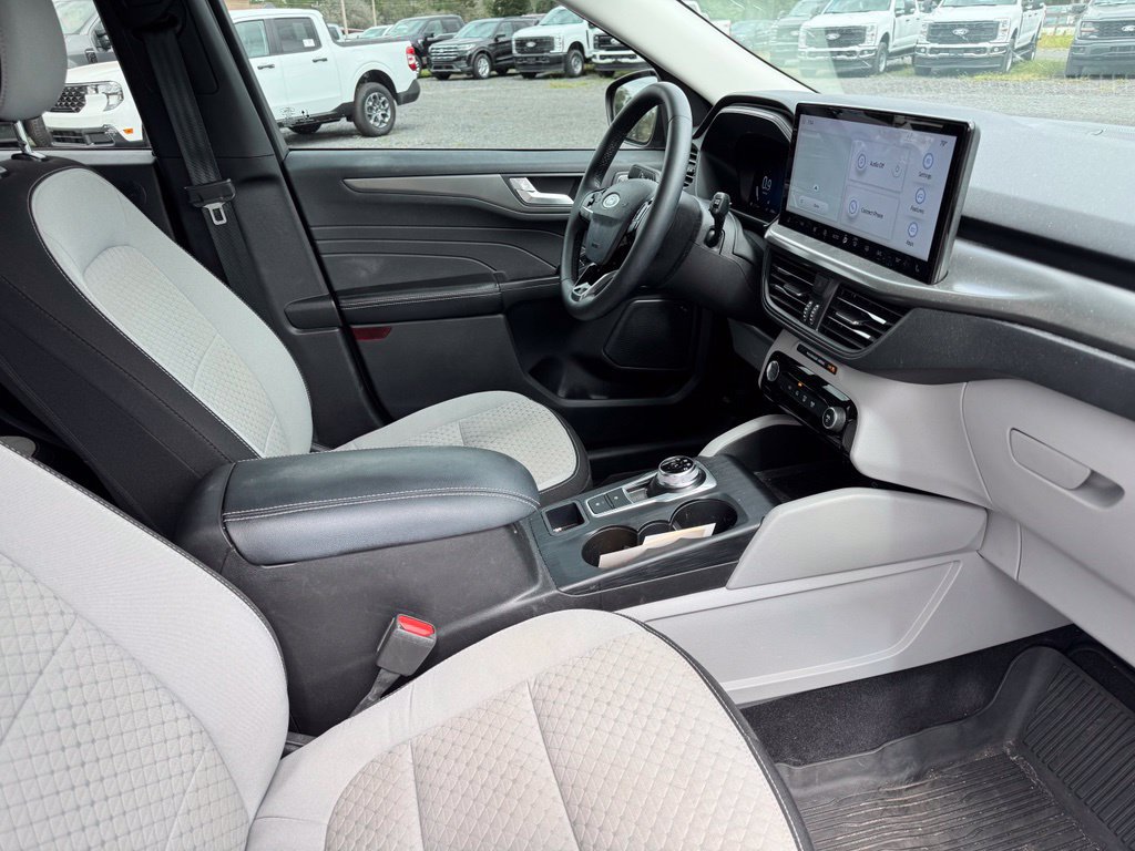 Used 2023 Ford Escape Active w/ Tech Pack #2 FWD image 6