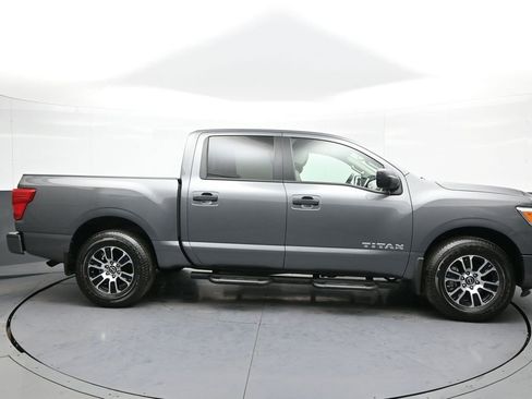 Used 2024 Nissan Titan SV w/ SV Convenience Package image 5