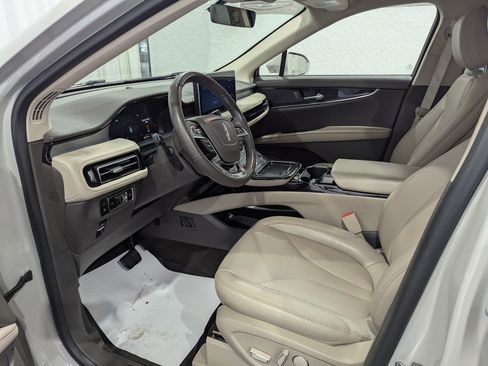 Used 2023 Lincoln Nautilus AWD w/ Premium Package image 14