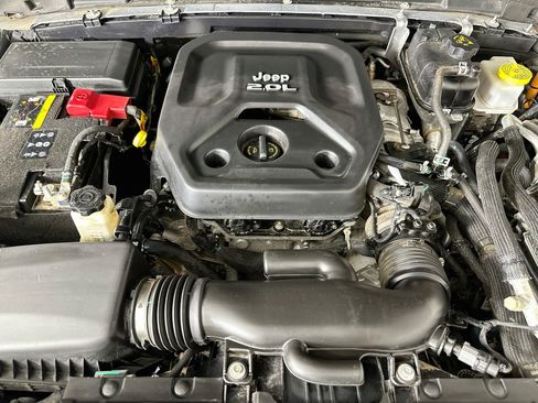 Used 2023 Jeep Wrangler Unlimited Sahara AWD/4WD image 31