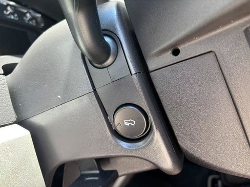 Used 2012 Ford F150 Lariat w/ Lariat Plus Pkg AWD/4WD image 28