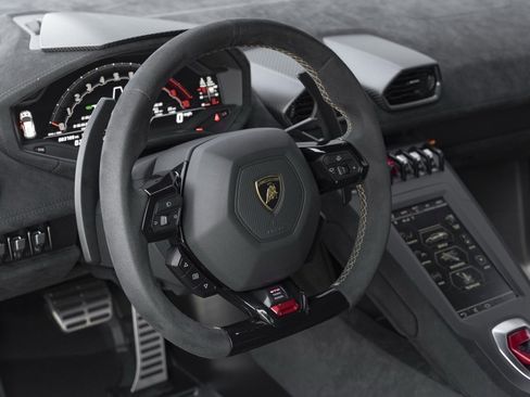 Used 2022 Lamborghini Huracan STO image 23