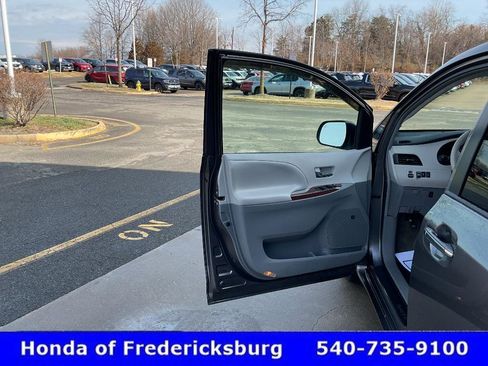 Used 2011 Toyota Sienna XLE w/ XLE Navigation Pkg image 15