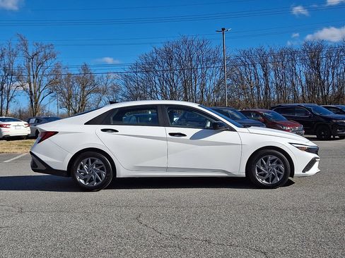 Used 2024 Hyundai Elantra SEL image 7