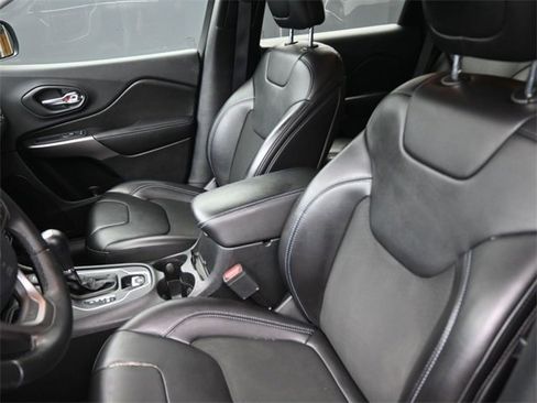 Used 2019 Jeep Cherokee Latitude Plus image 19