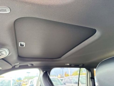 New 2025 Jeep Grand Cherokee Altitude image 12