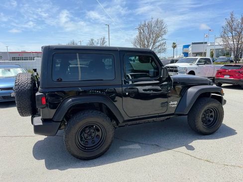 Used 2019 Jeep Wrangler Sport AWD/4WD image 3