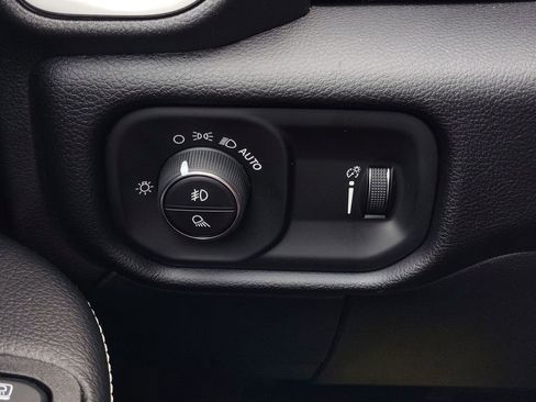 New 2026 RAM 2500 Big Horn AWD/4WD image 12