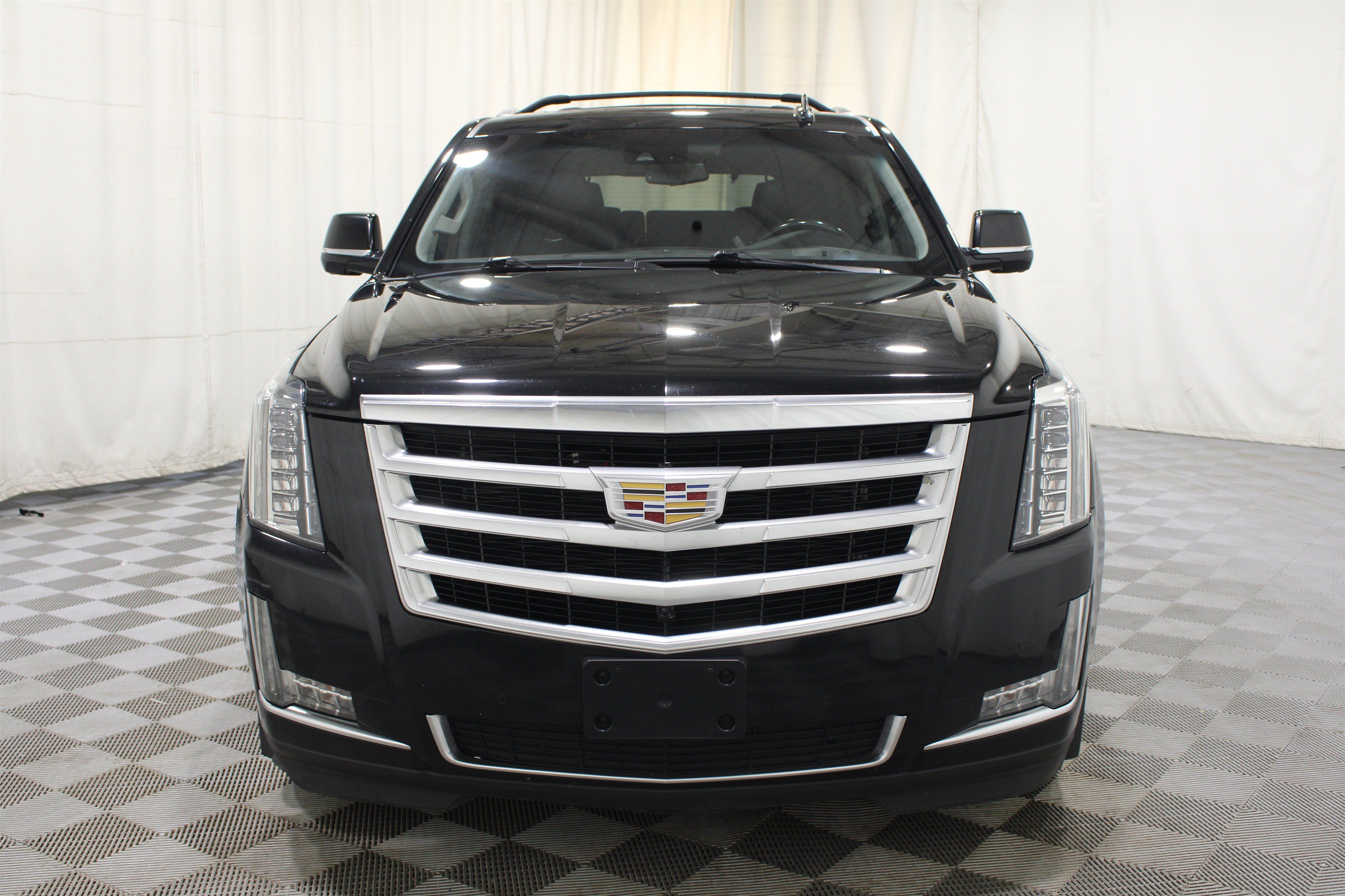 Used 2018 Cadillac Escalade Luxury AWD/4WD image 36