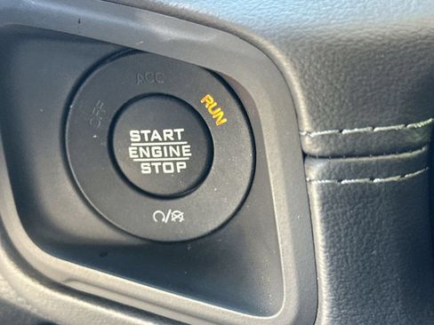Used 2025 Jeep Gladiator Sport AWD/4WD image 27