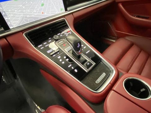 Used 2017 Porsche Panamera 4 image 30