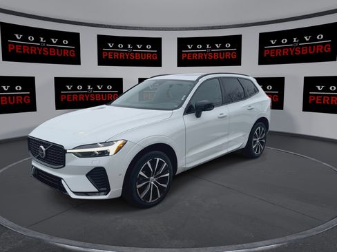 Used 2023 Volvo XC60 B5 Plus w/ Climate Package image 4