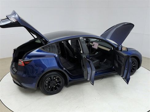 Used 2021 Tesla Model Y Long Range image 24
