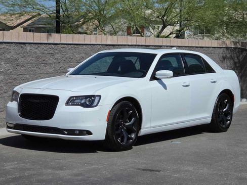 Used 2023 Chrysler 300 S RWD image 5