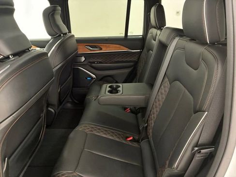 Used 2023 Jeep Grand Cherokee Summit AWD/4WD image 18