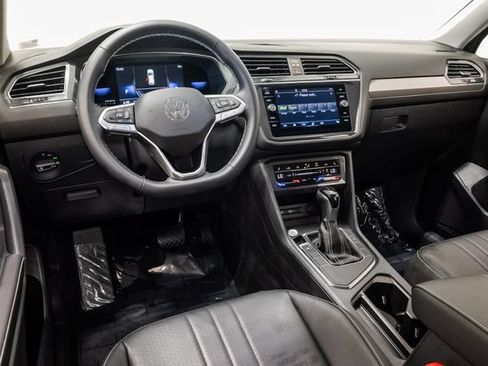 Used 2023 Volkswagen Tiguan SE FWD image 7