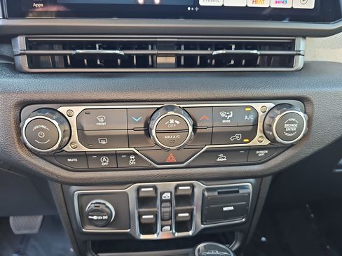 Used 2026 Jeep Gladiator Sport AWD/4WD image 21