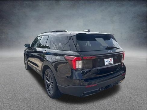 Used 2025 Ford Explorer ST-Line w/ ST-Line Street Pack AWD/4WD image 8