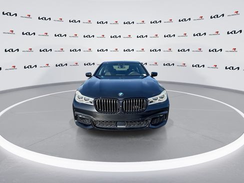 Used 2019 BMW 750i w/ M Sport Package RWD image 3