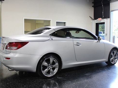 Used 2010 Lexus IS 350C w/ Luxury Pkg RWD image 3